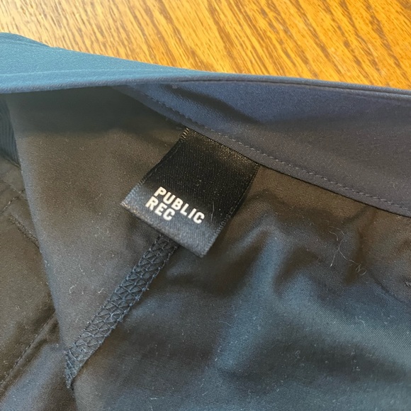 Public Rec Men’s Workday Shorts Navy Blue Size 40 EUC Sport Casual Travel - Picture 6 of 13